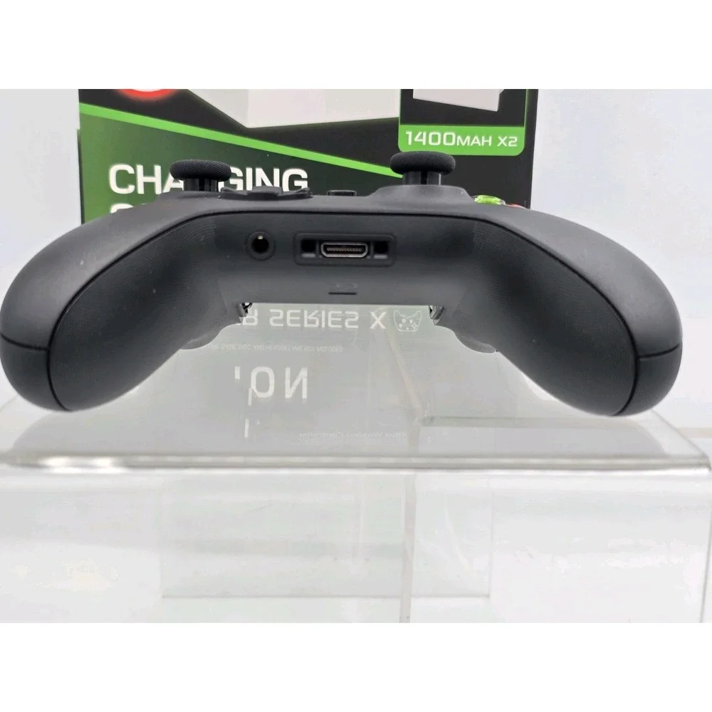 BUNDLE Wireless Xbox Series X/S Carbon Black Controller W/ Xbox X Charging Dock!